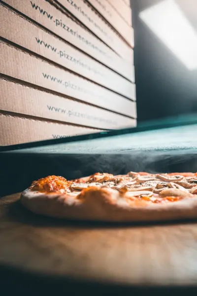 Pizzerie na náměstí //social