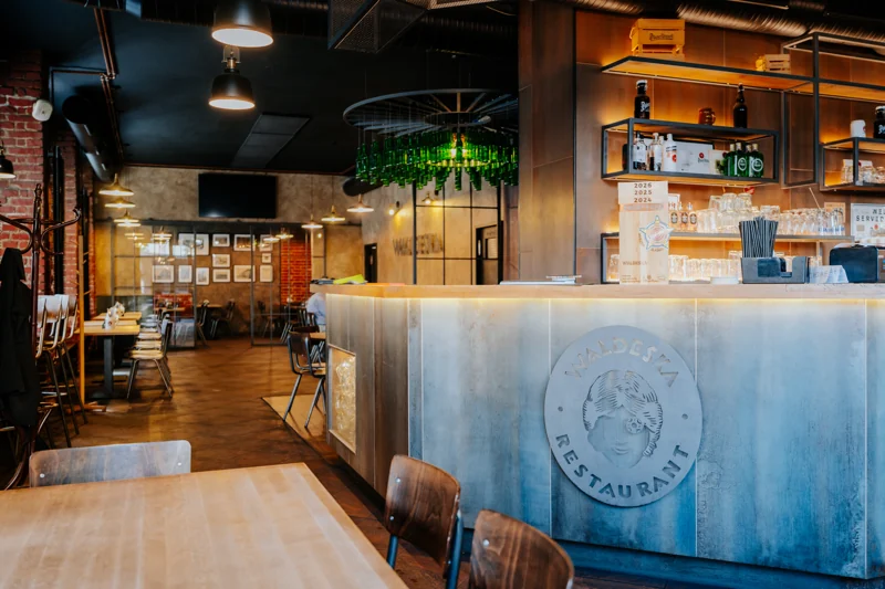 Waldeska — restaurace a výčep v teplém světle